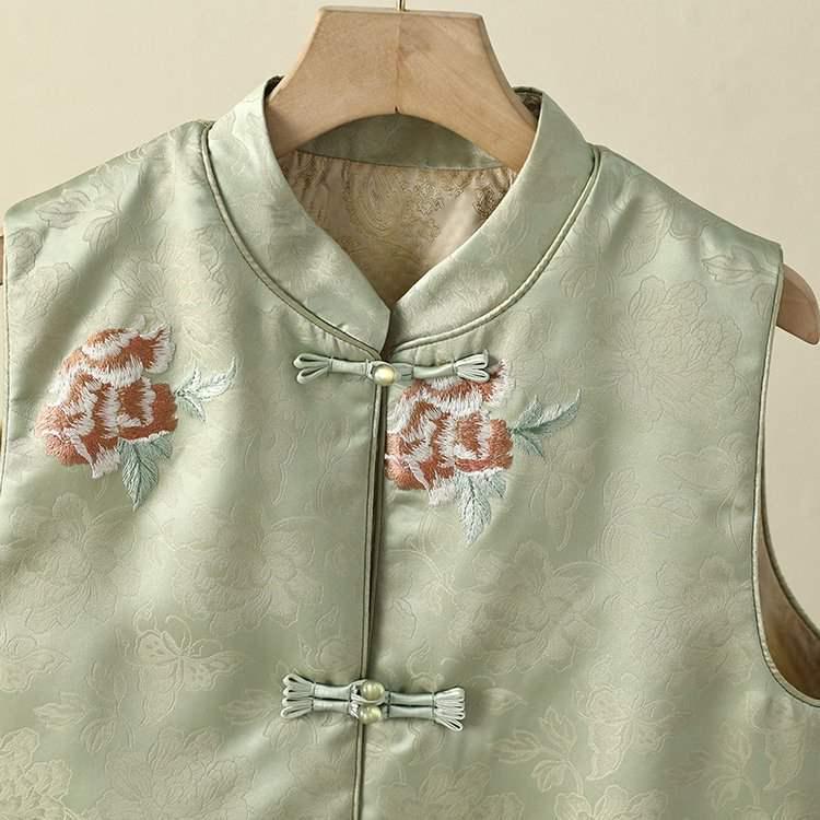 Women's Retro Jacquard Vest: Stand Collar, Frog Button, Horse Pattern, Chinese Style, Elegant Cape, Single-Breasted Cardigan.