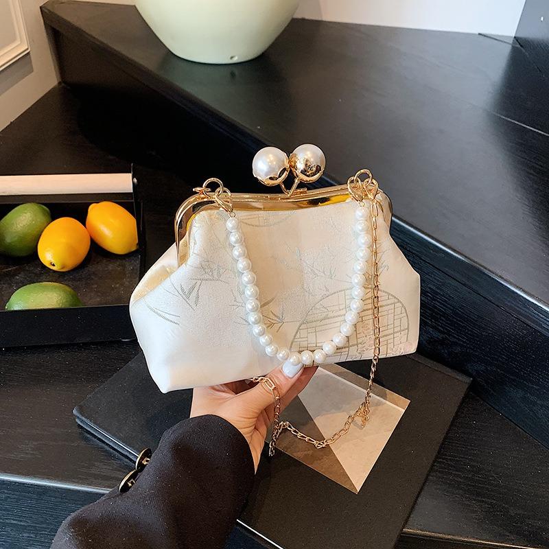 Autumn new embroidery bag new popular exquisite portable gold bag pearl chain messenger bag women
