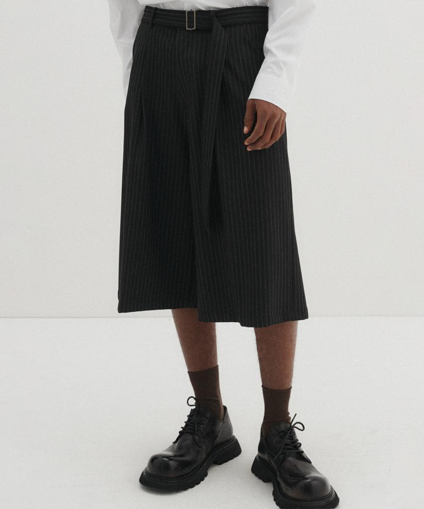 DNSR Belted Stripe Bermuda Slacks Black