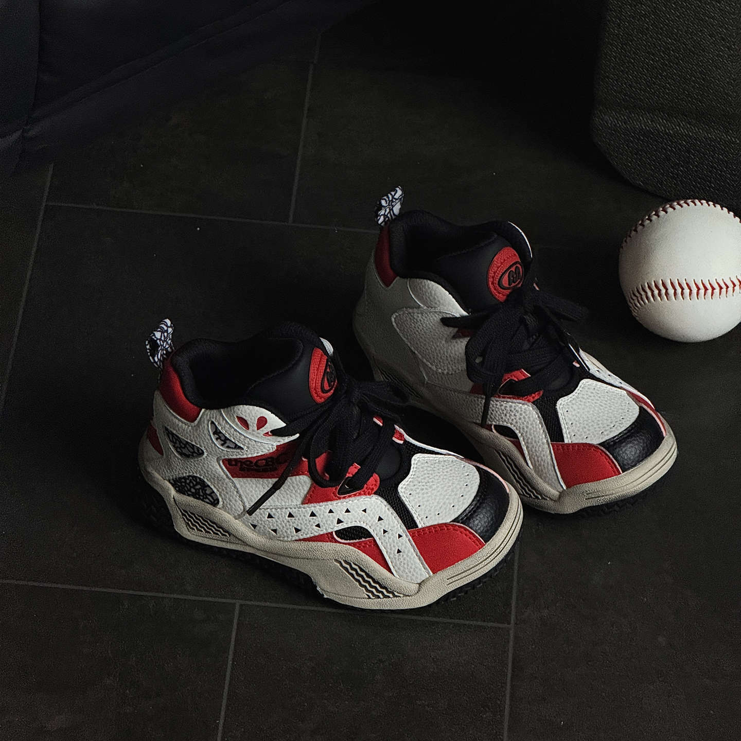 

XSHX ретро американские спортивные кроссовки высокие баскетбольные кроссовки мальчики и девочки этнический дизайн липучка тяжелая промышленность грязные осень и зима 30