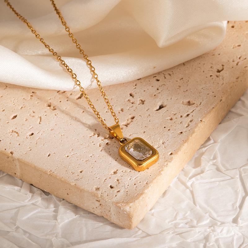 European & American Titanium Steel Necklace, Non-fading, Versatile, Fashionable Multi-color Square Pendant.