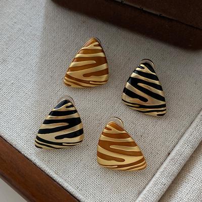Pattern Stud Triangular Fashionable Simple Light Luxury Atmosphere High Sense Style Unique Retro Women