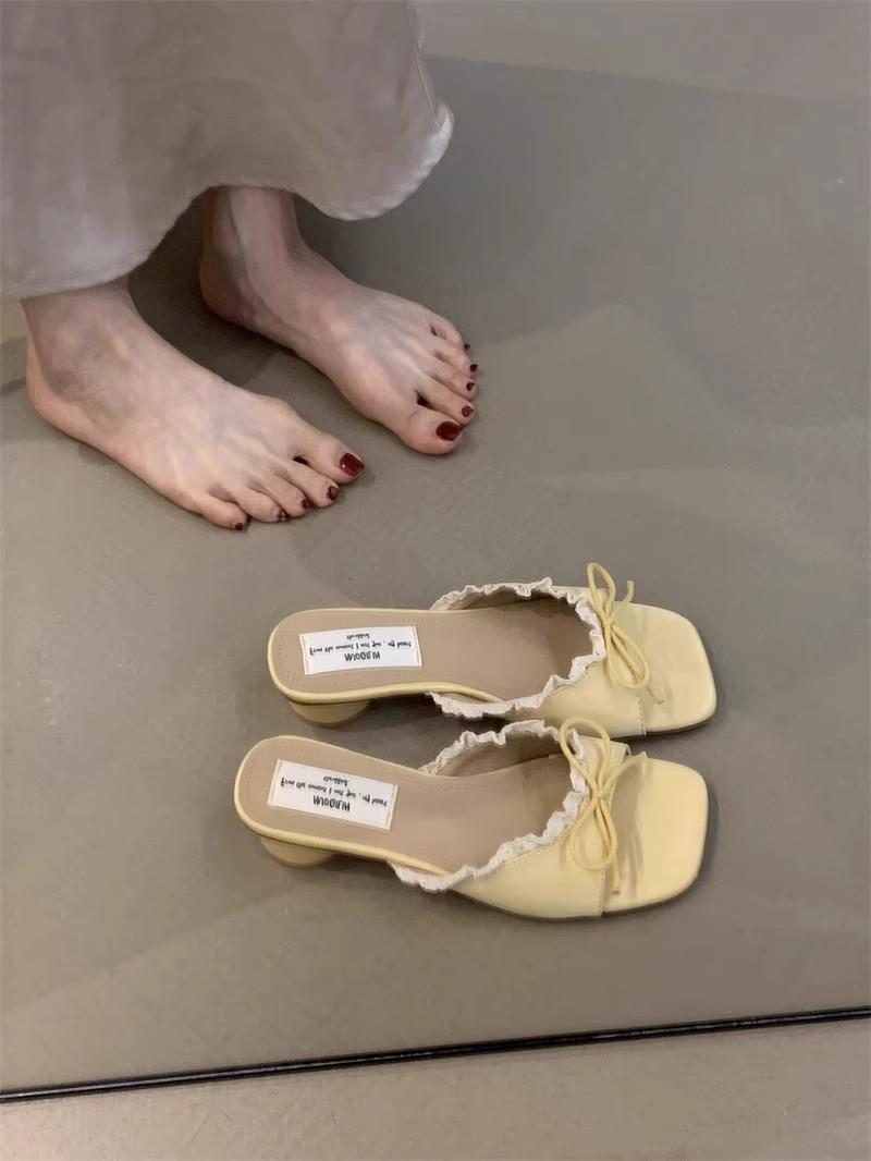 

Бантик квадратный каблук крутые тапочки женские для улицы лето новые универсальные темперамент элегантные толстый каблук шлепанцы 40 жёлтый