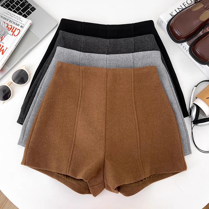 

2024 Women s Woolen High-Waisted Wide-Leg Thicken Shorts XS