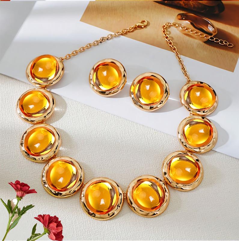 

Модные украшения для женщин жёлтый