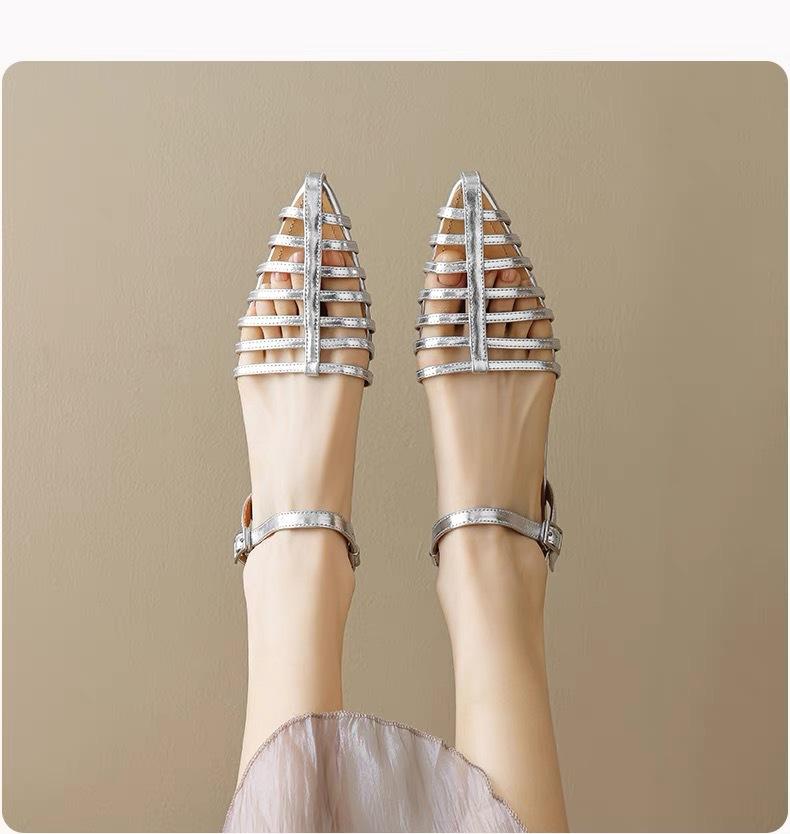 

Французские нишевые сандалии-шлепанцы женские летние черные высококлассные на плоской подошве с полым верхом женские туфли ретро остроносые римские одинарные туфли 40