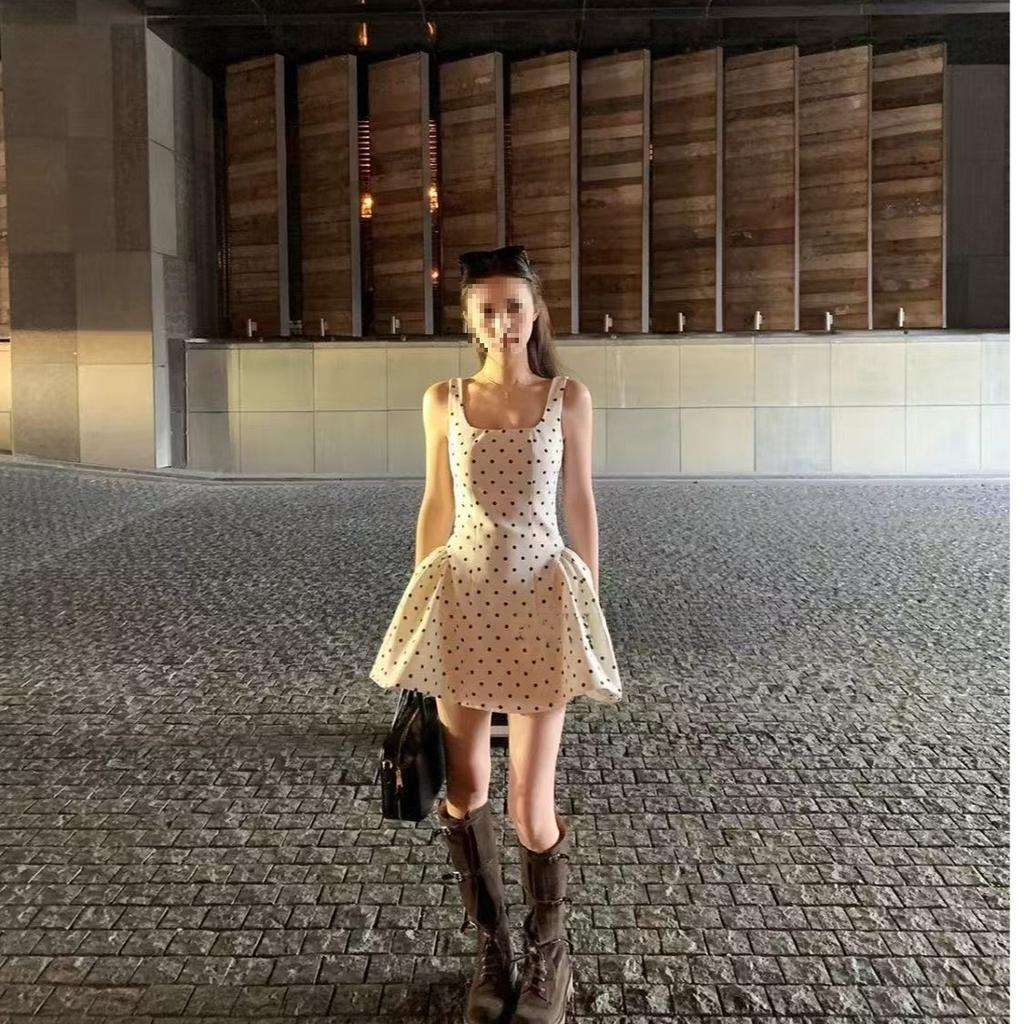 French square collar polka dot suspender dress female giant good-looking summer temperament waist thin puffy short skirt tide