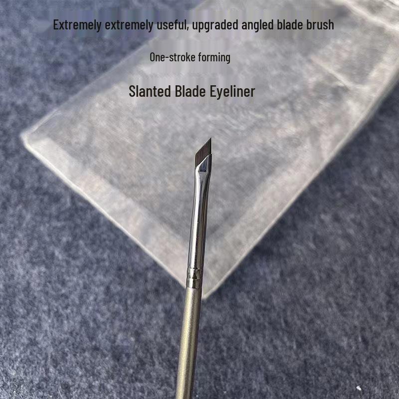 

Ультратонкая скошенная кисть для подводки глаз и бровей для начинающего макияжа