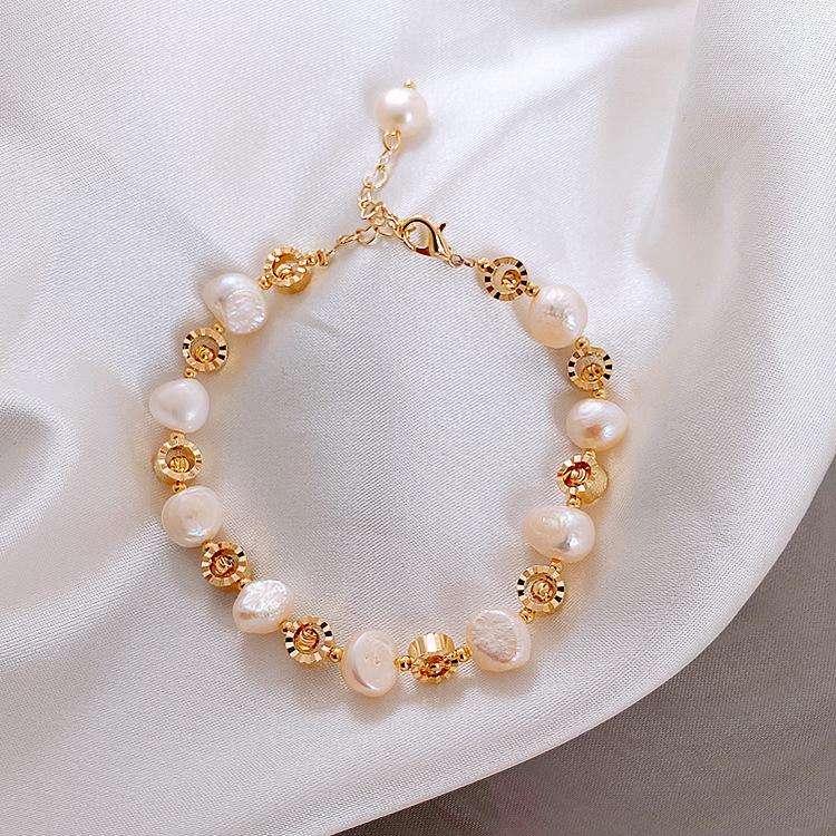 

Adjustable Freshwater Pearl Bracelet: Korean Fashion, Mixed Style for Women