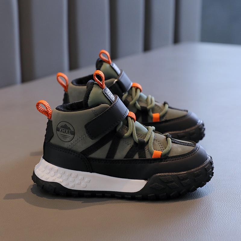 

Детская обувь Плюс бархатные теплые спортивные туфли Осень и зима Кожаная липучка Водонепроницаемые кроссовки для бега 37 чёрный