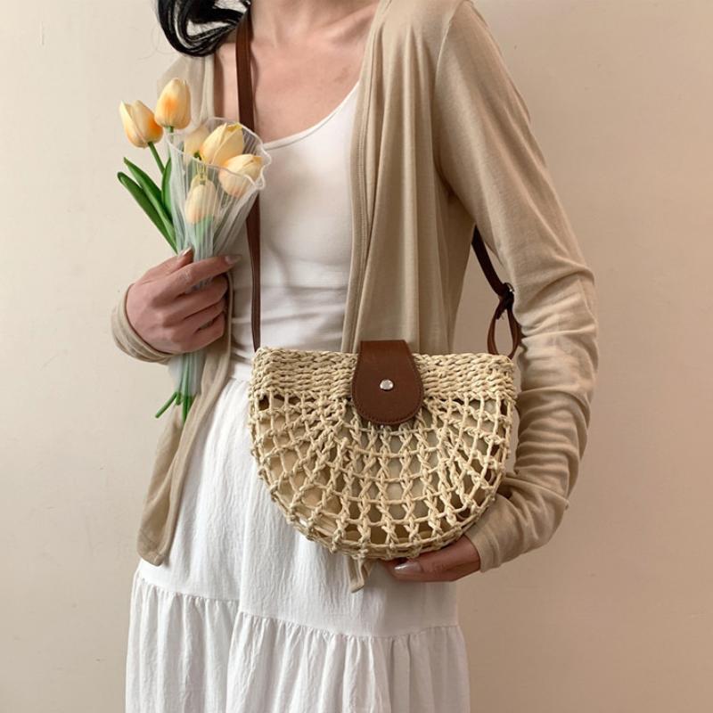 Handwoven Saddle Bag Hollow-out Beach Crossbody Purse Lightweight Summer Vacation Shoulder Bag Women Boho Small Zipper Handbag