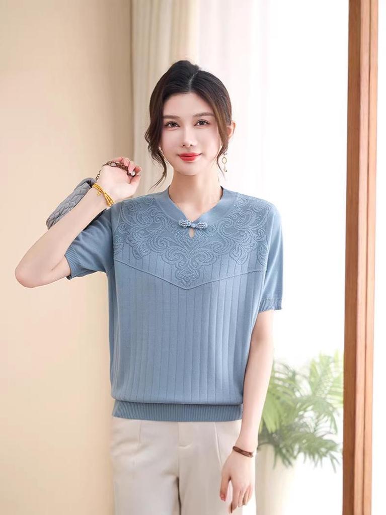 2026 Spring/Summer Fashionable Embroidered Knit Top for Mothers: New Chinese Style Short-Sleeved Top for Middle-Aged and Elderly Women