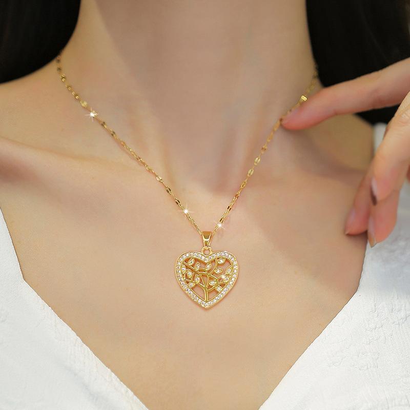 Love Leaves Light Luxury Banquet Wedding Necklace Women'S Versatile Collarbone Chain Titanium Steel Chain