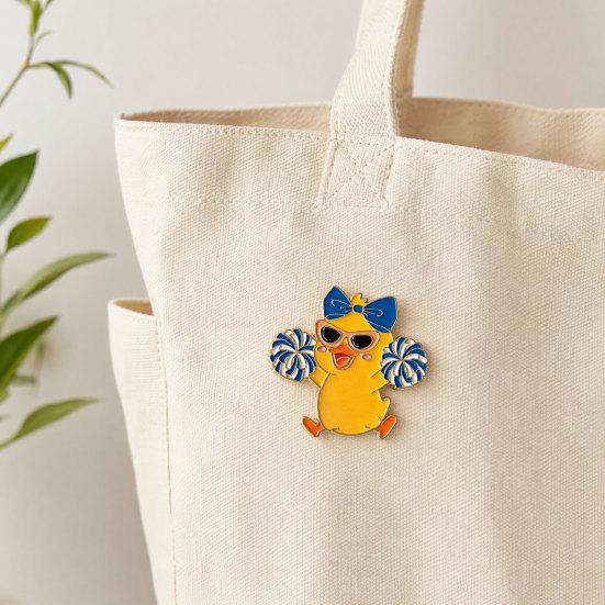 Spilla Tecnologia Smalto, Spilla Forma Anatra Cheerleader Cartone Animato Anime, Spilla Piccola Robusta per Uniformi Scolastiche Borse Usura Quotidiana