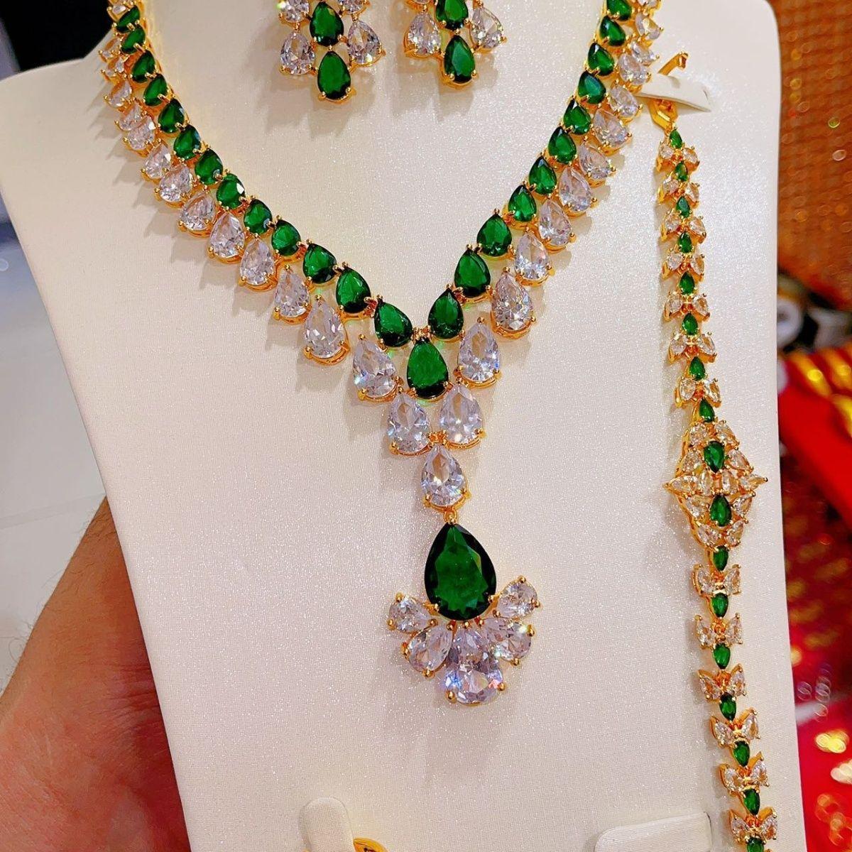 

Новый модный женский комплект ювелирных изделий с кристаллами из четырех штук