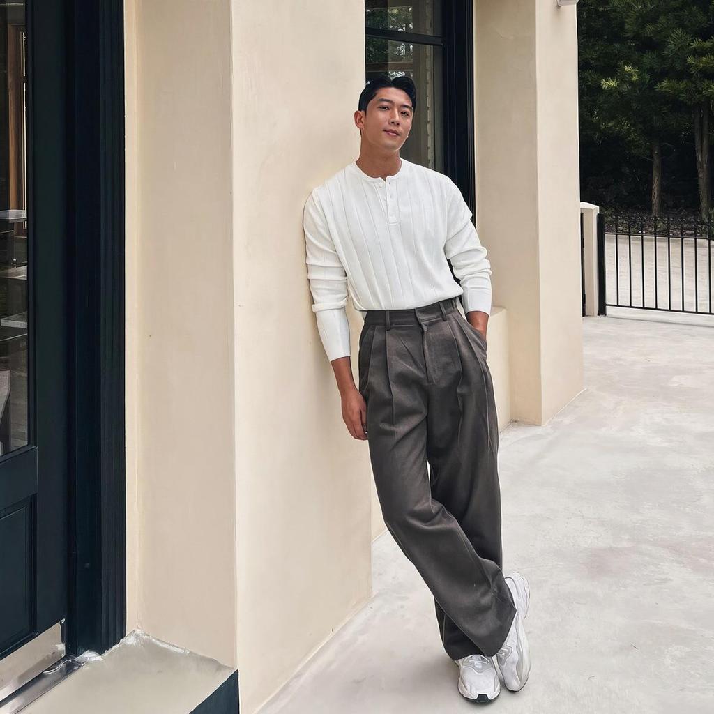 Hong Kong Style Men's Double-Pleated Pants - Designer-Look, High-Quality, Versatile Suit Pants with Straight, Wide Legs.