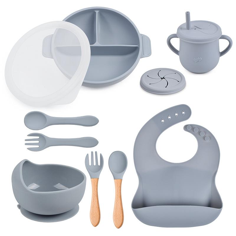 10Pcs Baby Silikon Fütterung Set Lätzchen Sucker Abendessen Platte Antislip Schüssel Löffel Tasse kinder Geschirr Baby Zeug
