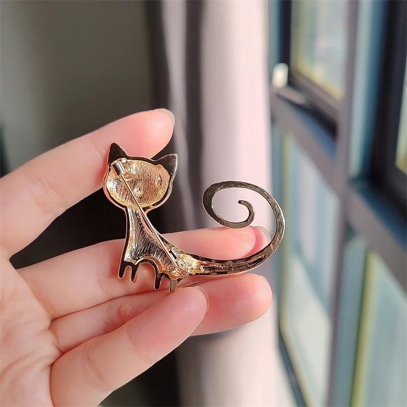 New Cute Shiny Rhinestone Cat Brooch Retro Animal Kitty Pin Men and Women Clothing Accessories Jewelry Gifts