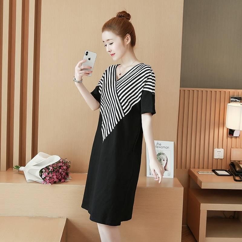 Korean V-Neck Maternity Dress: Loose, Slim Fit, Large Size, Short-Sleeved, Niche Design