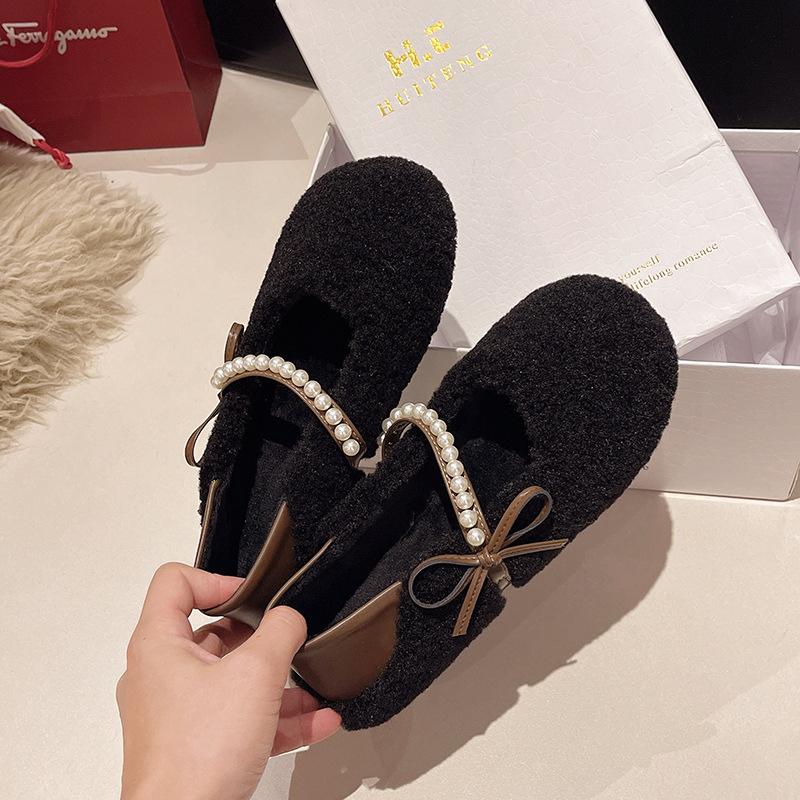 Mao Mao Shoes Women's Winter New Wear Flat-bottomed Pearl Decoration 2025 Korean Version Doudou Shoes One-pedal Fairy Ladyshoes