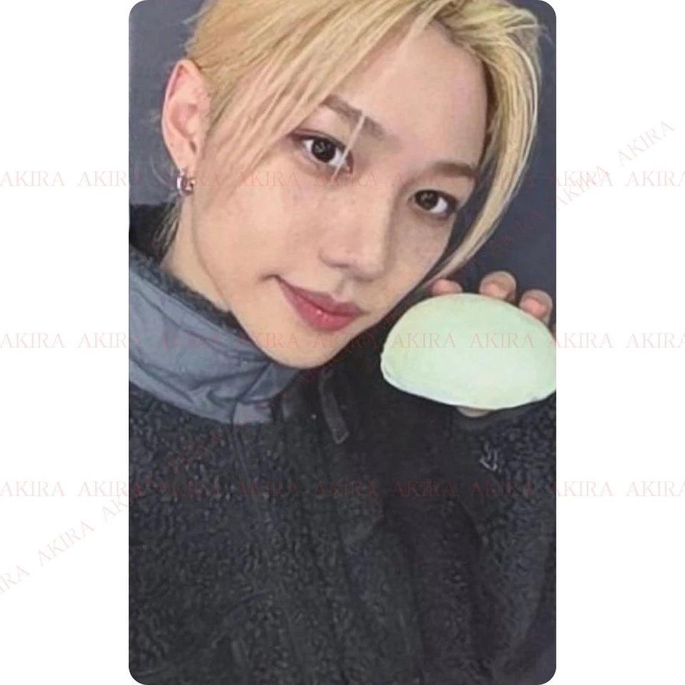 

STRAY KIDS DO IT ПОПЕРЕДНЄ ПРОСЛУХОВУВАННЯ МАСКАРАДНИЙ ЗАХІД ОФІЦІЙНА ФОТОКАРТКА FELIX