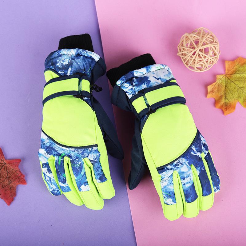 Thick, Waterproof, Windproof, Non-slip, Warm Winter Ski and Snow Gloves for Kids Aged 4-17.