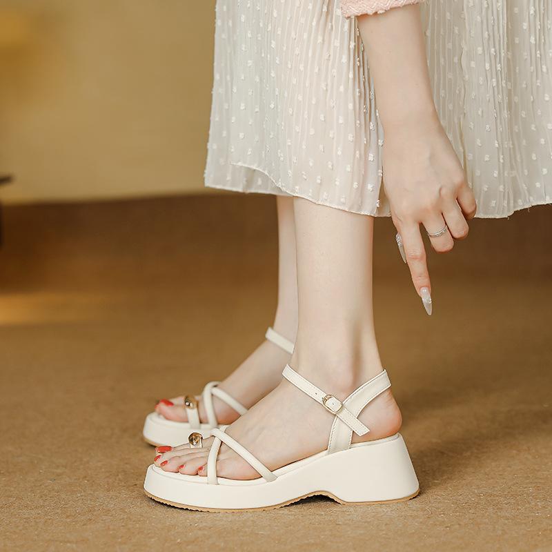 Summer new platform sandals women's toe straps Roman shoes wear fashion slippers one-word buckle beach shoes women