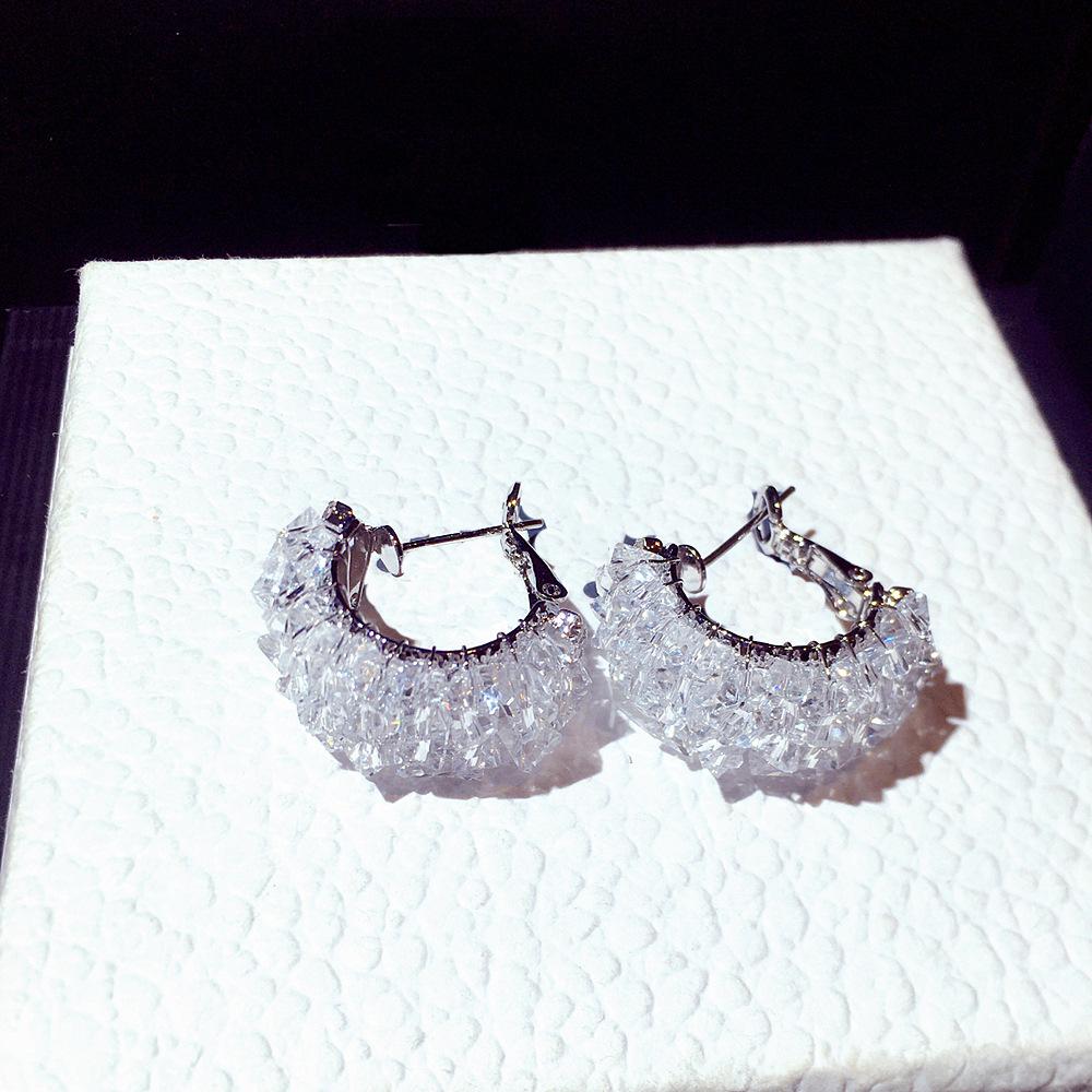 

Легкие роскошные серьги-гвоздики в форме буквы С, серьги, женские серьги-гвоздики из Японии и Кореи высшего класса, серьги Cold Wind. 14k