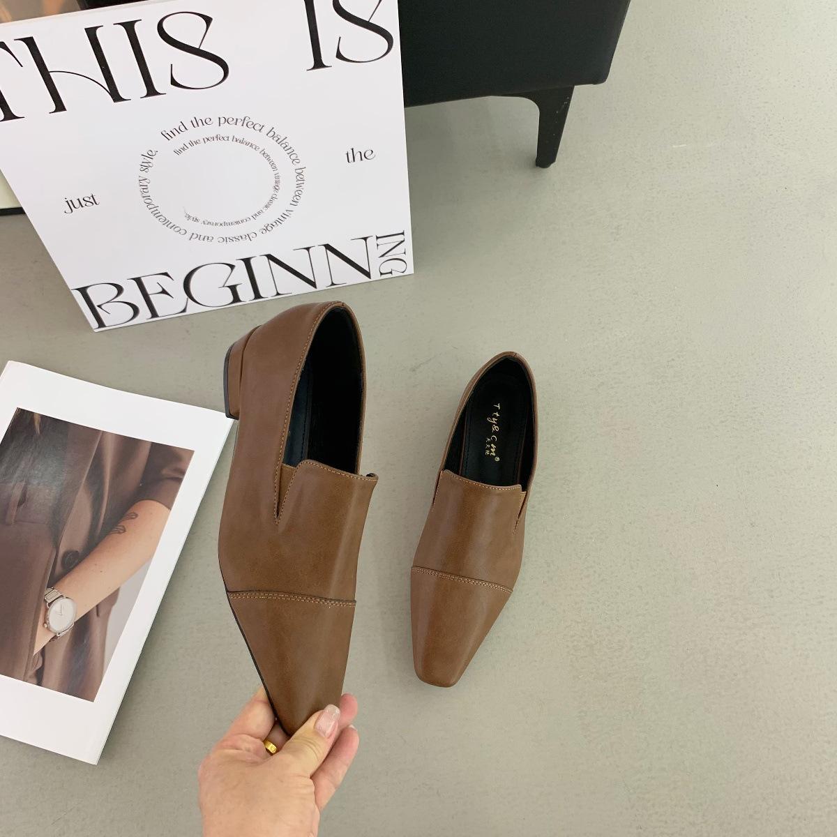 

2025 новые минималистичные лоферы с текстурой холодного ветра, толстый низкий каблук, квадратный носок, глубокий вырез, одинарные туфли на одной педали, маленькие кожаные туфли женские 39