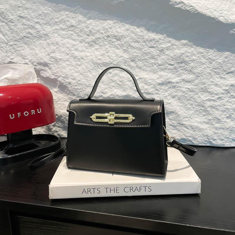

New messenger bag, beautiful niche design, high-end temperament, versatile appearance, light luxury, portable shoulder bag for women чёрный