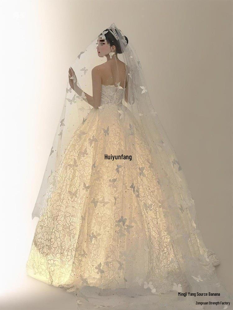 Mori-kei Meerjungfrauen-Hochzeitskleid mit 3D-Schmetterlingsschleier, Schwere Stickereien, Perlen & Langer Schleier