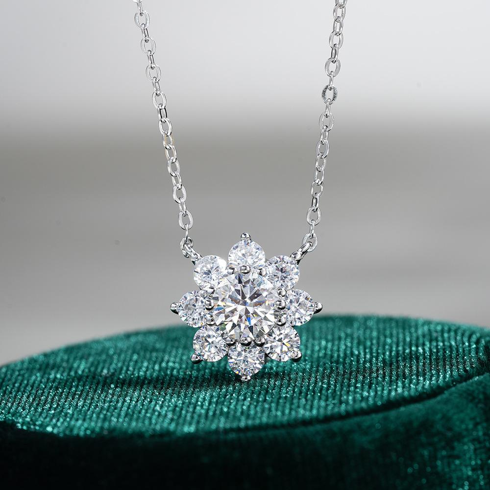 1CT Moissanite Flower Pendant Necklace S925 Sterling Silver Wedding Necklace for Women Gift Cute Jewelry 1CT Moissanite