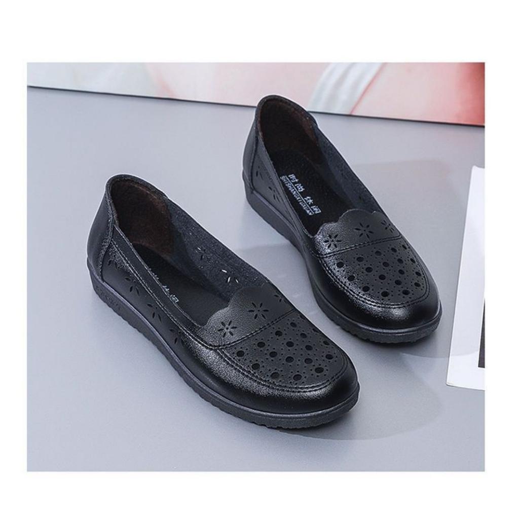 Summer New Imitation Leather Shoes, Comfortable and Non Slip Sandals, Women's Soft Leather Hollow Breathable Hole Shoes, Soft Soled Shoes