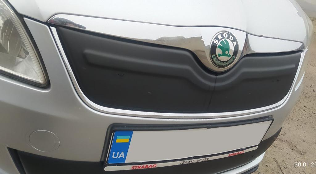 

Зимова накладка на решітку (2011-2014, верхня) Глянсова для Skoda Fabia