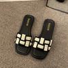 French flat-bottomed cool slippers women's summer outer wear fashion 2025 new Xiaoxiangfeng women's seaside beach sandals