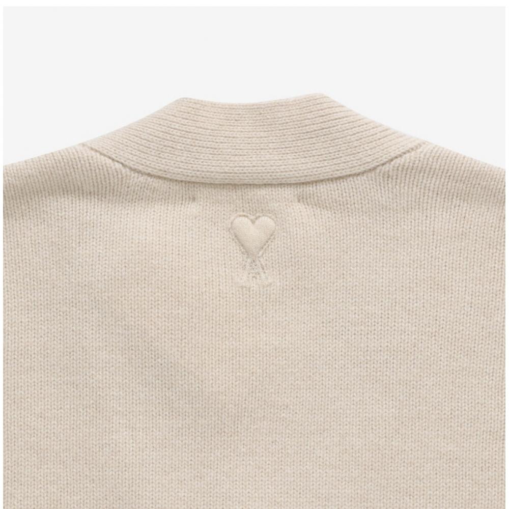 Ami Ukc034 Kn0028 721 Ami De Coeur TOne On TOne Heart Logo V Neck Crop Public Cardigan