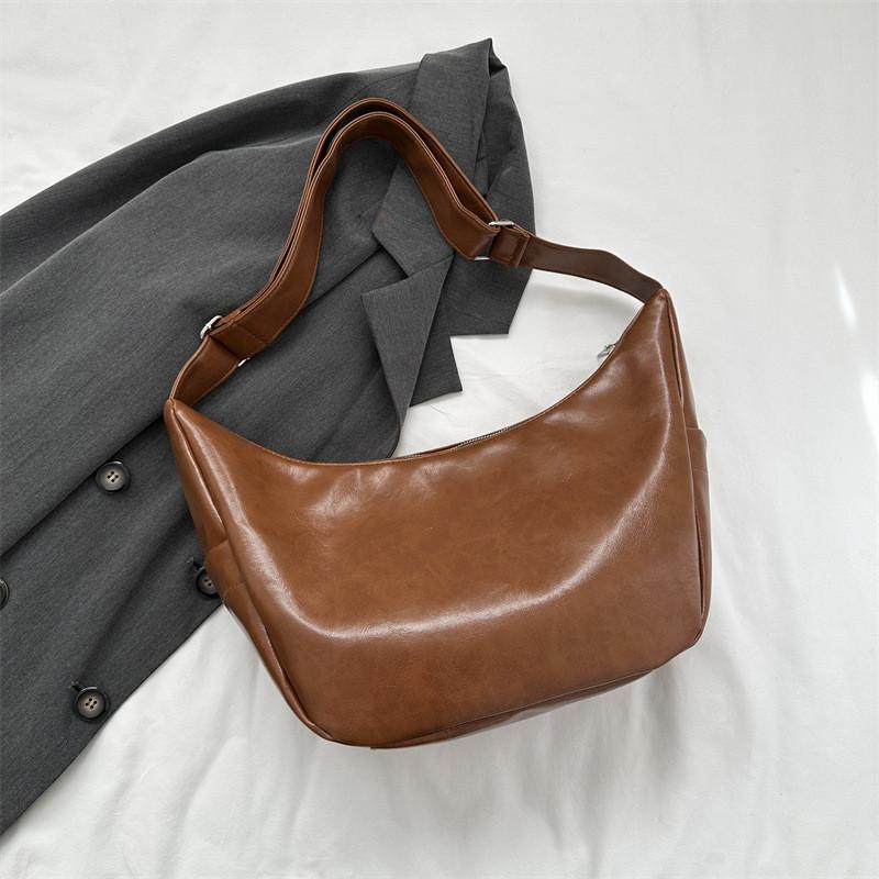 Stylish Vintage Fashion Shoulder Bag Large Capacity Tote Bag For Women In Black Brown And Light Brown