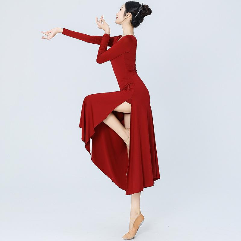 

Эластичное приталенное платье для балетных выступлений - Длинное, однотонное, с разрезом. S вино красного