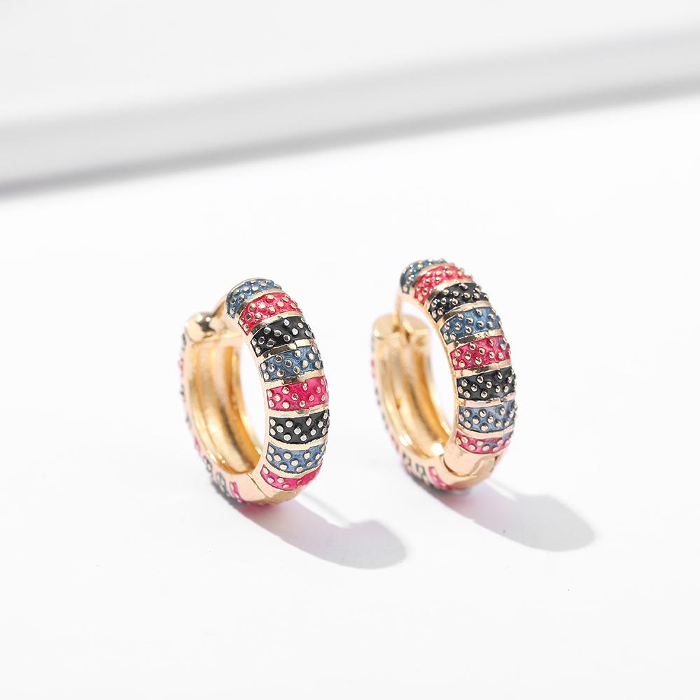 Vintage Emaille Blumen Süße Huggies Creolen für Damen Klassisch Bunt Gravierter Runder Kreis Ohrstecker Retro Brincos