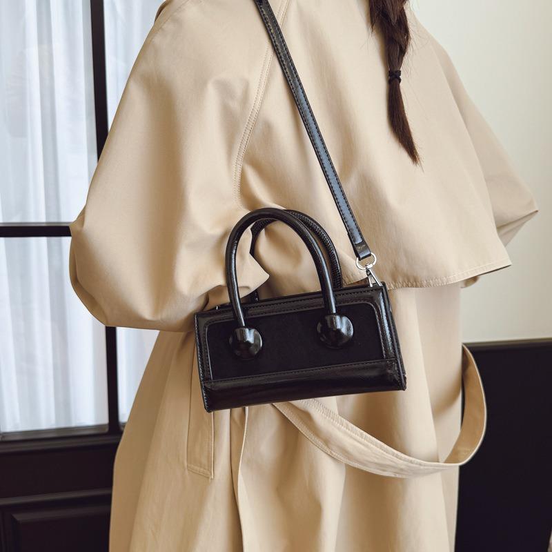 High-end Retro Hand-held Small Bag, Fashionable and Casual Single-shoulder Bag, Niche Commuting Crossbody Bag