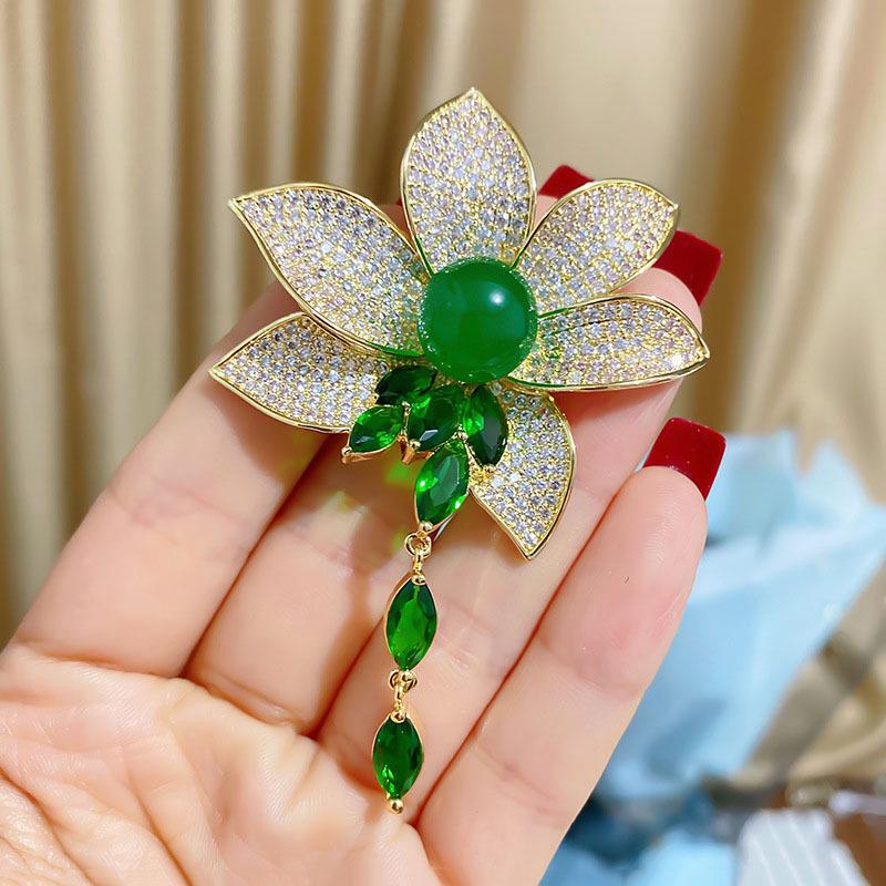 Emerald Zircon Lotus Tassel Brooch for Women - Fashionable, Statement Wedding Dinner Accessory Corsage