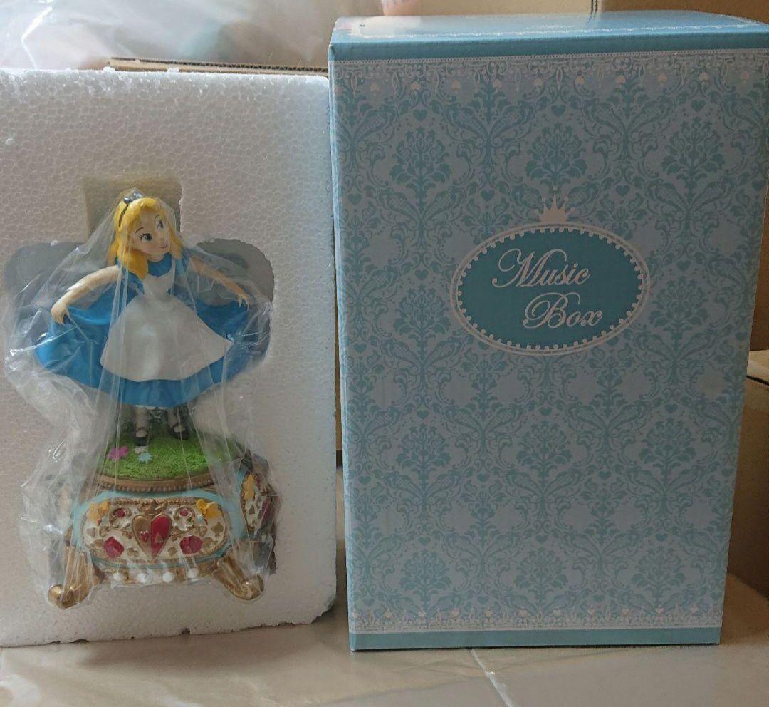 

[ВЖИВАНИЙ] Аліса в Країні Чудес/Музична шкатулка