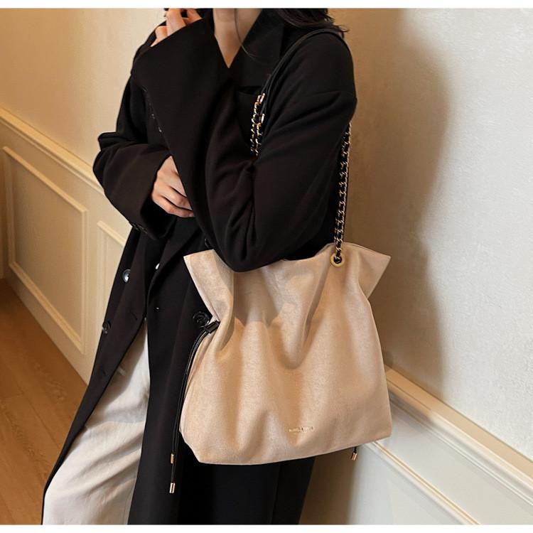 IELGY Ladies Bucket Bag Crossbody Large Capacity Chain Simple Casual Commuter Bag