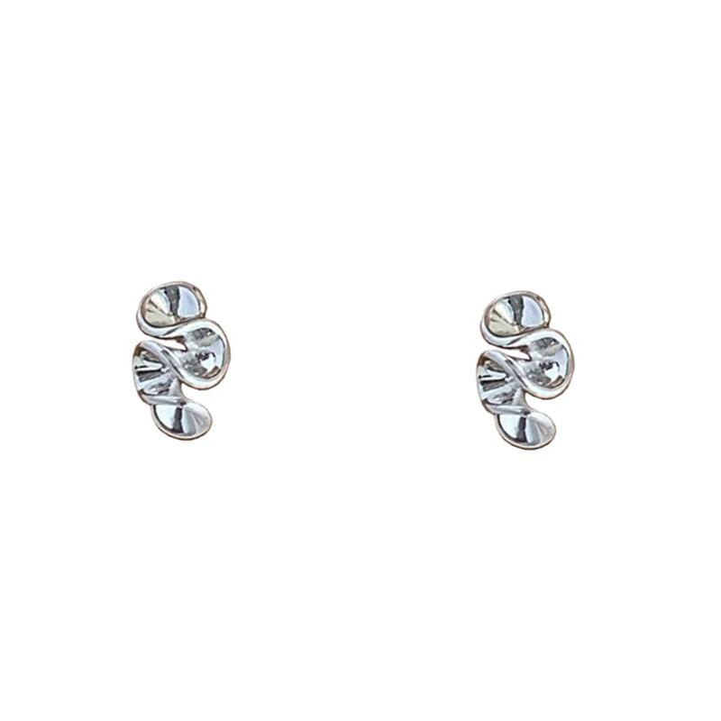 Compact and Personalized Pleated Wave Earrings