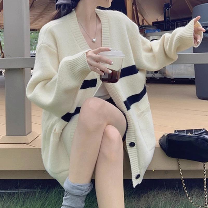 

American high-end college style pocket cardigan autumn and winter stripes contrasting color V-neck sweater jacket lazy 410-242 (average size) бежевий