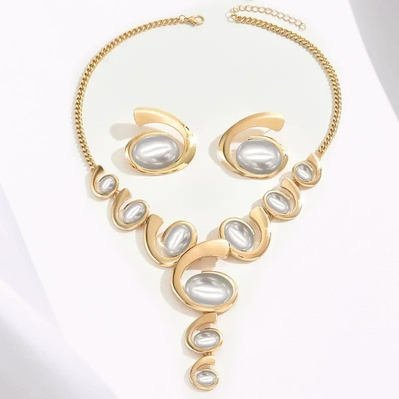 Bohemian Retro Spiral Snail Pendant Y-shaped Necklace Stud Earrings Set Female Elegance and Exquisite