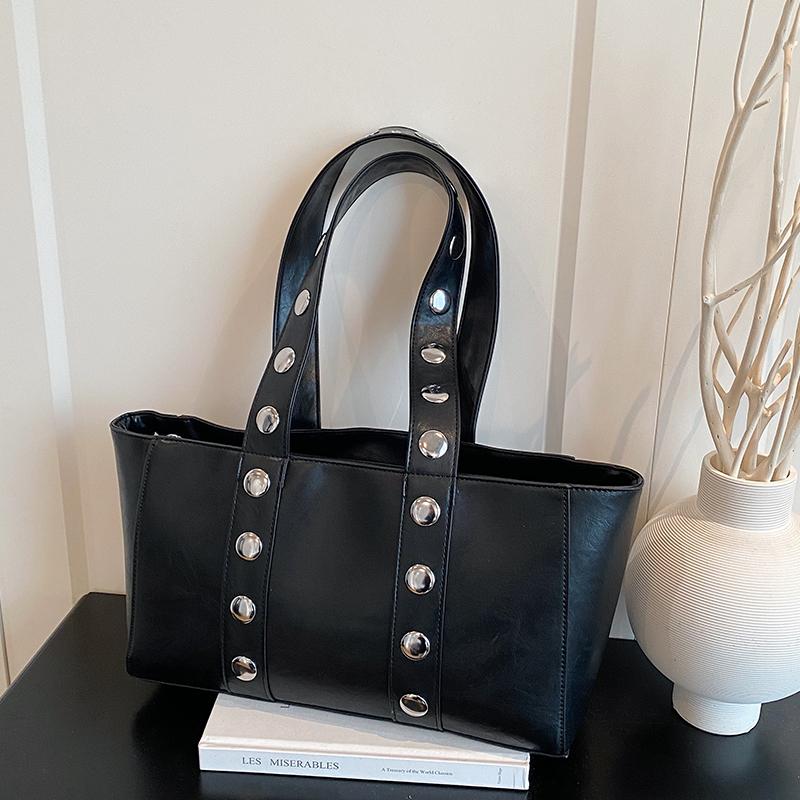 

Модная сумка-тоут с заклепками Новая сумка для покупок большой вместимости Женская сумка Женская сумочка Ручная сумка На плечо Под мышкой чёрный