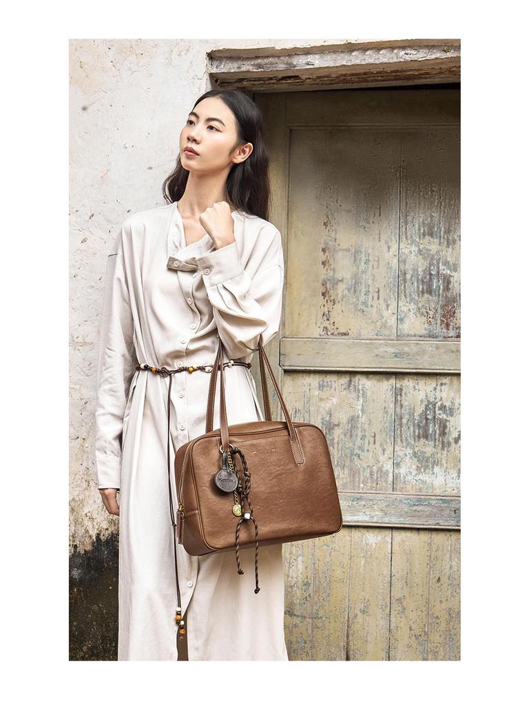 Women's Veg-Tanned Cowhide Bowling Bag: Fall/Winter 2025 Commute & Fashionable Crossbody Handbag