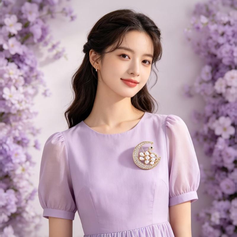 New French Style Elegant And Luxurious Cubic Zirconia Swan Brooches For Women Suit Sweater Fashion Simple Accessories Pins