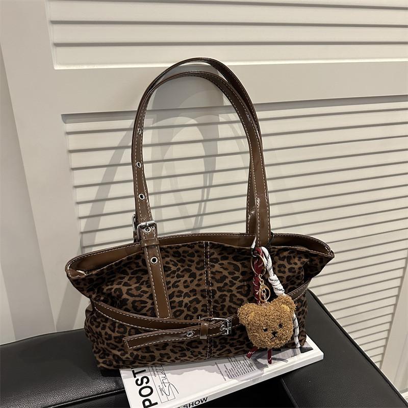 Womens Fashion Tote Bag With Durable Material And Inner Phone Pocket For Street Style